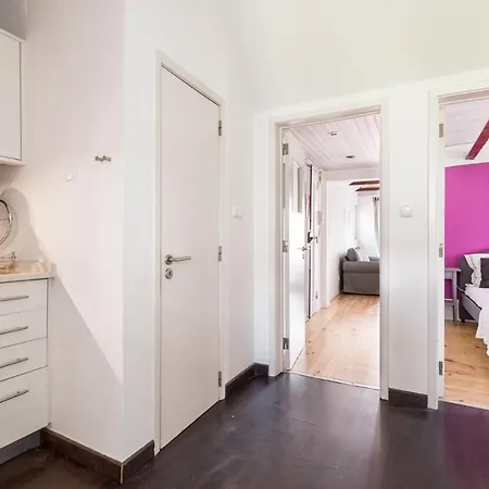 Lejlighed Joivy Stylish 2-bed Apt With Balcony In Lapa, 5mins To National Museum Of Ancient Art