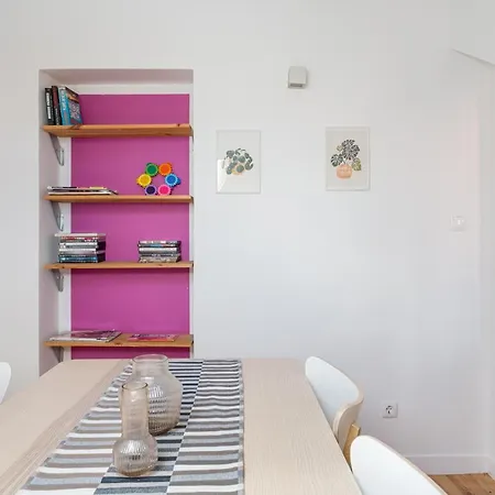 Joivy Stylish 2-bed Apt With Balcony In Lapa, 5mins To National Museum Of Ancient Art Apartman