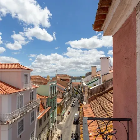 Joivy Stylish 2-bed Apt With Balcony In Lapa, 5mins To National Museum Of Ancient Art Apartmán *
