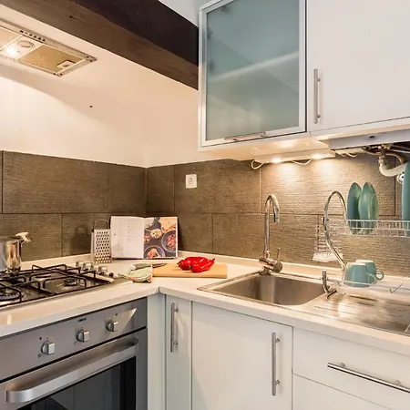 Joivy Stylish 2-bed Apt With Balcony In Lapa, 5mins To National Museum Of Ancient Art * Lisboa