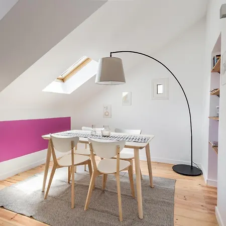 Joivy Stylish 2-bed Apt With Balcony In Lapa, 5mins To National Museum Of Ancient Art شقة